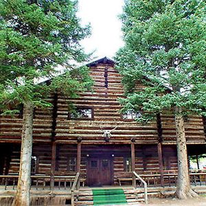 Pahaska Tepee Resort